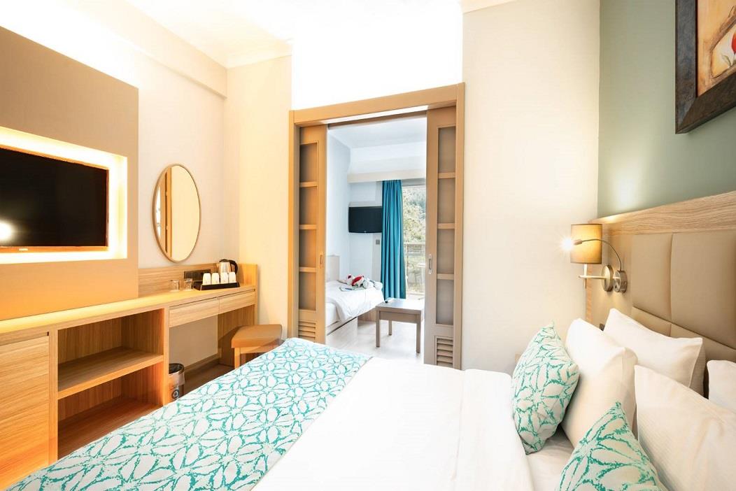 En az 2 yetişkin, En fazla 5 yetişkin + 1 çocuk veya 4 yetişkin + 2 çocuk.