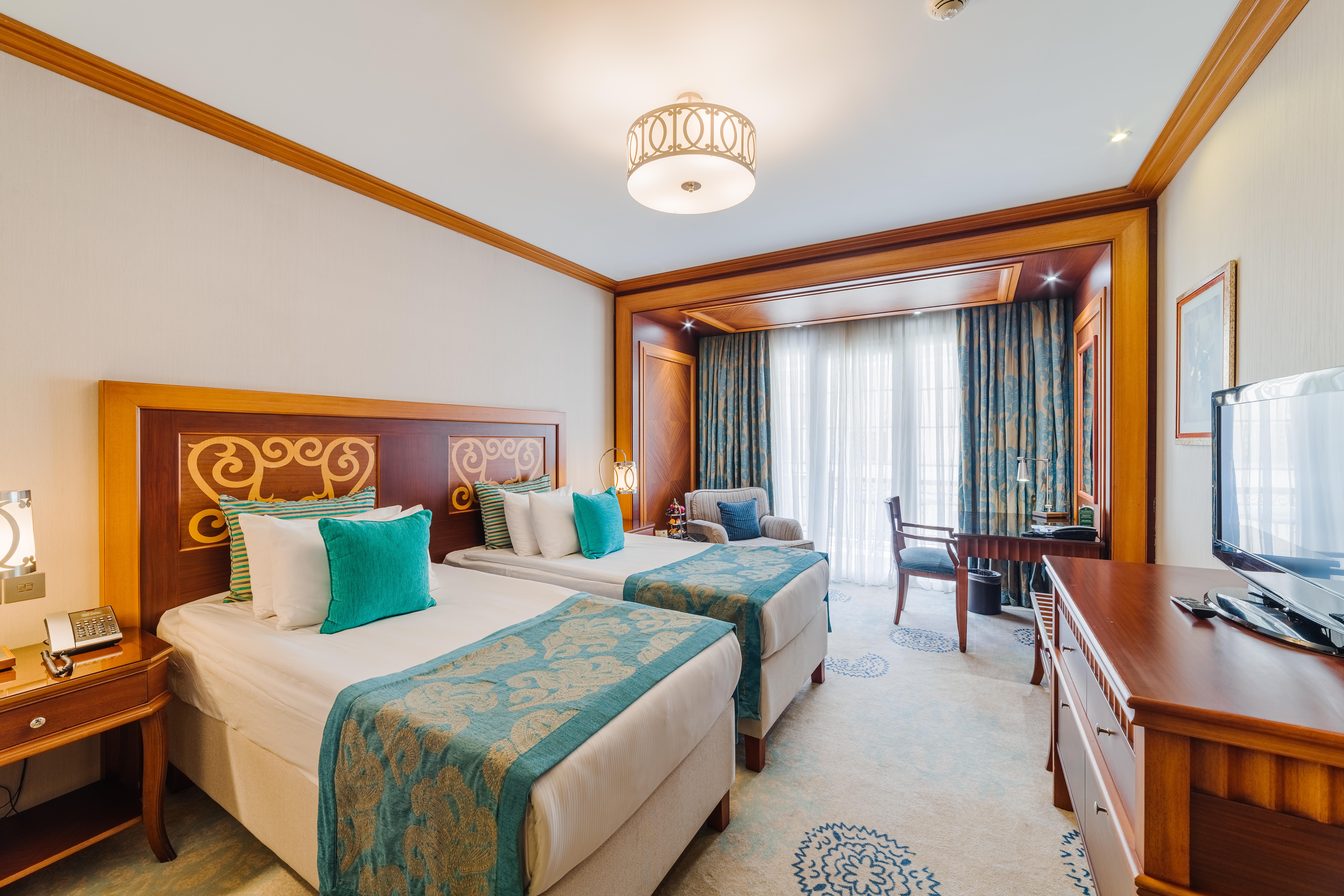 En fazla 3 yetişkin veya 2 yetişkin + 2 çocuk.