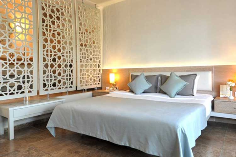 En az 3 yetişkin, En fazla 3 yetişkin + 2 çocuk.