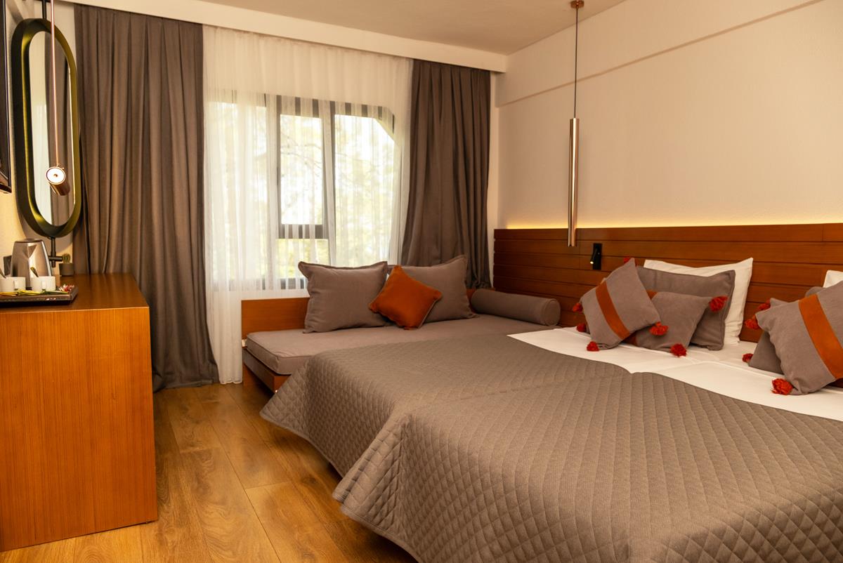 En fazla 3 yetişkin veya 2 yetişkin + 1 çocuk.