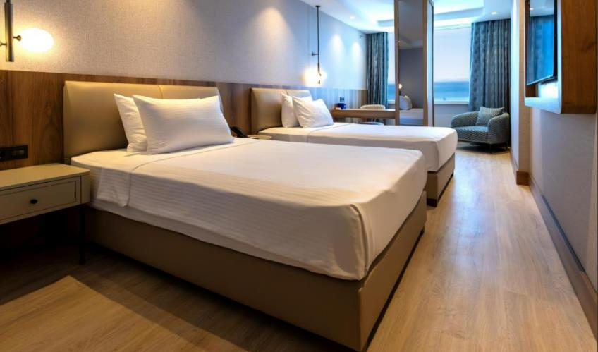 En fazla 2 yetişkin.