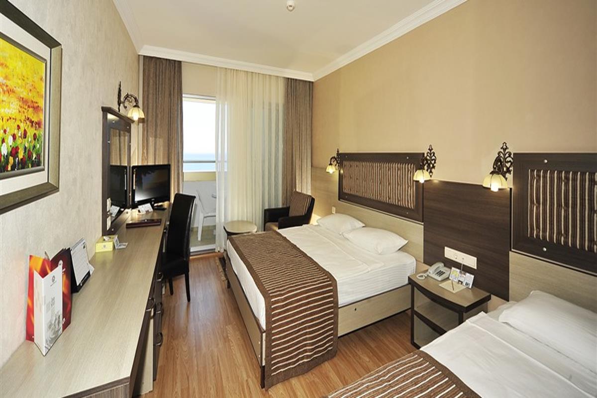 En fazla 3 yetişkin veya 2 yetişkin + 1 çocuk.