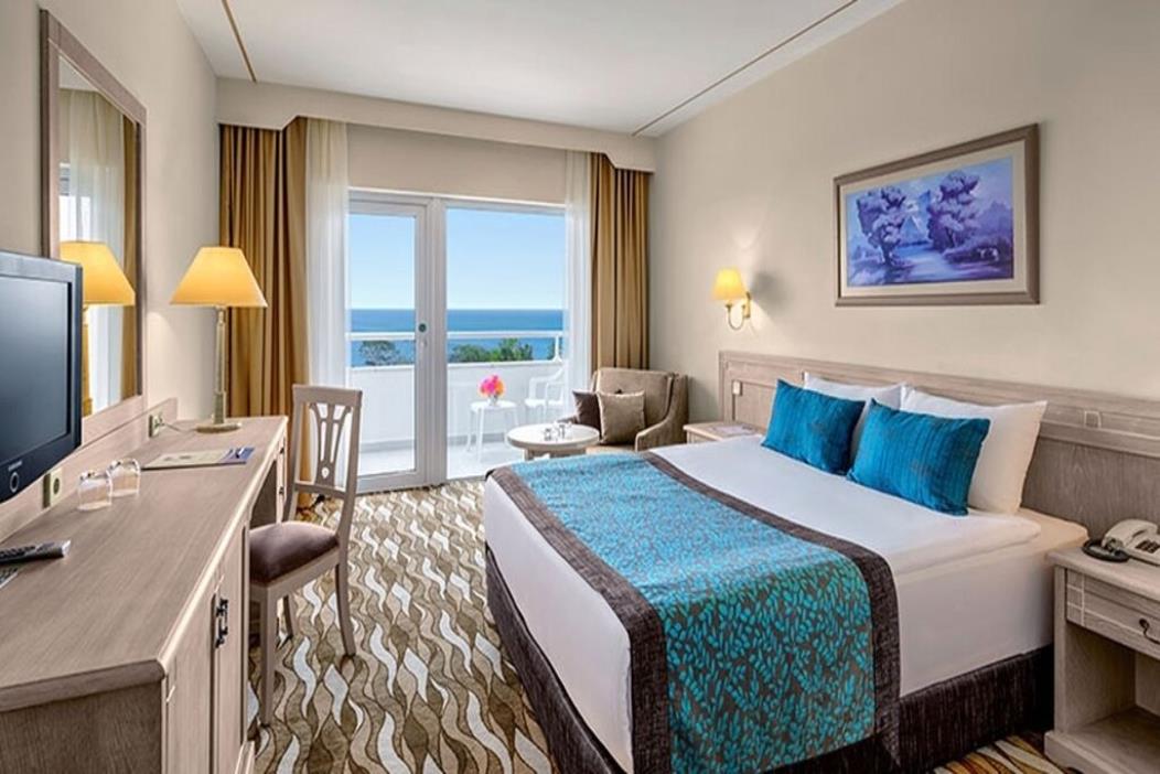 En fazla 3 yetişkin veya 2 yetişkin + 1 çocuk.