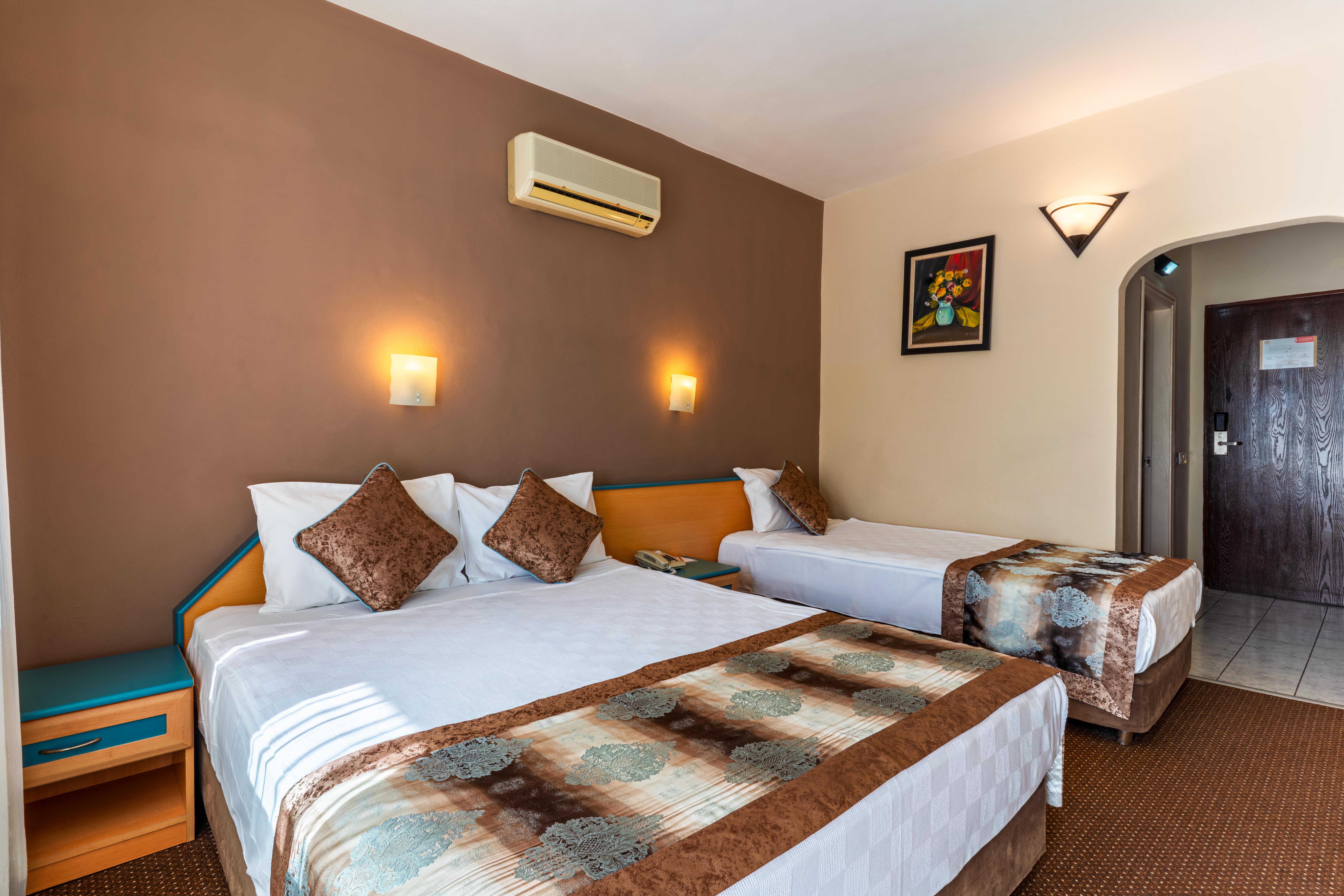 En fazla 2 yetişkin + 2 çocuk veya 1 yetişkin + 2 çocuk.