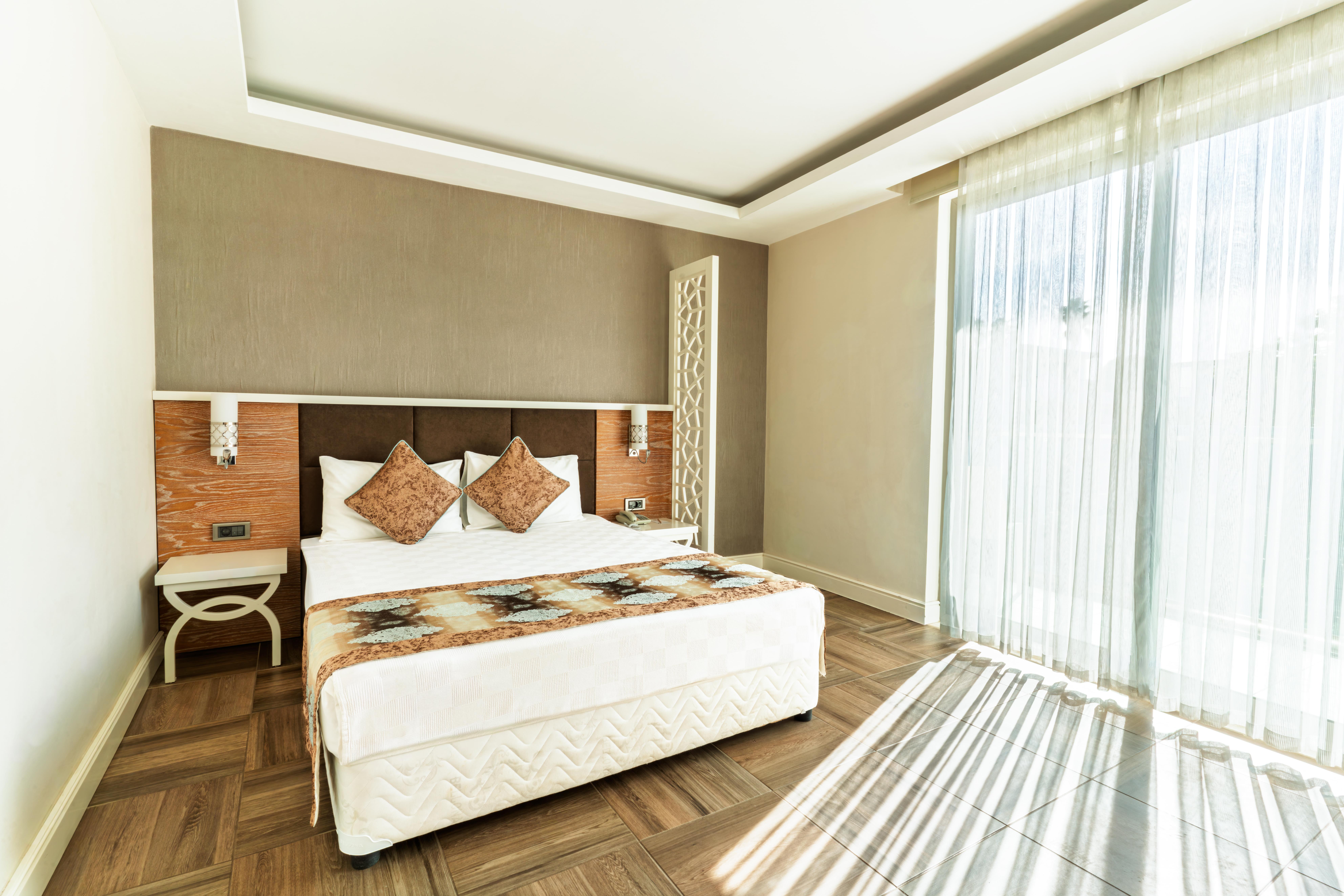 En az 2 yetişkin, En fazla 2 yetişkin + 2 çocuk.