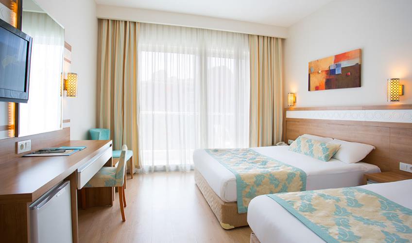 En az 2 yetişkin, En fazla 2 yetişkin.