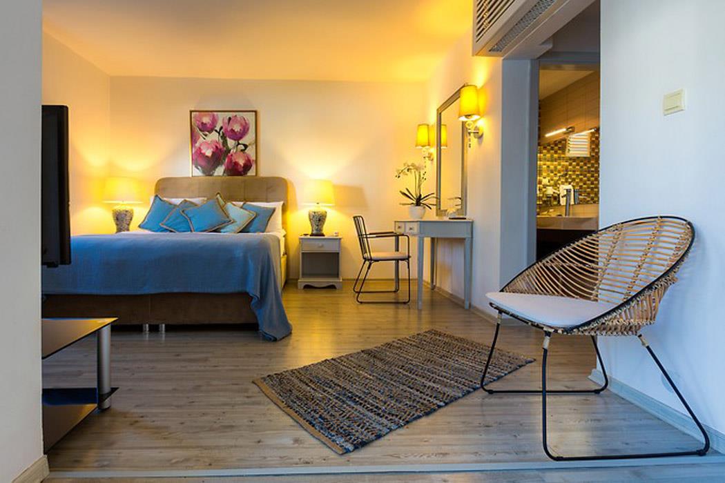 En fazla 3 yetişkin.