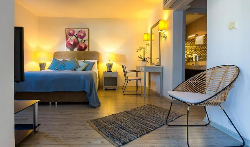 En fazla 3 yetişkin.