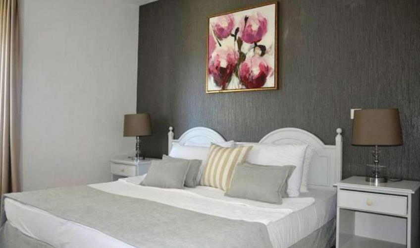 En az 2 yetişkin, En fazla 3 yetişkin.