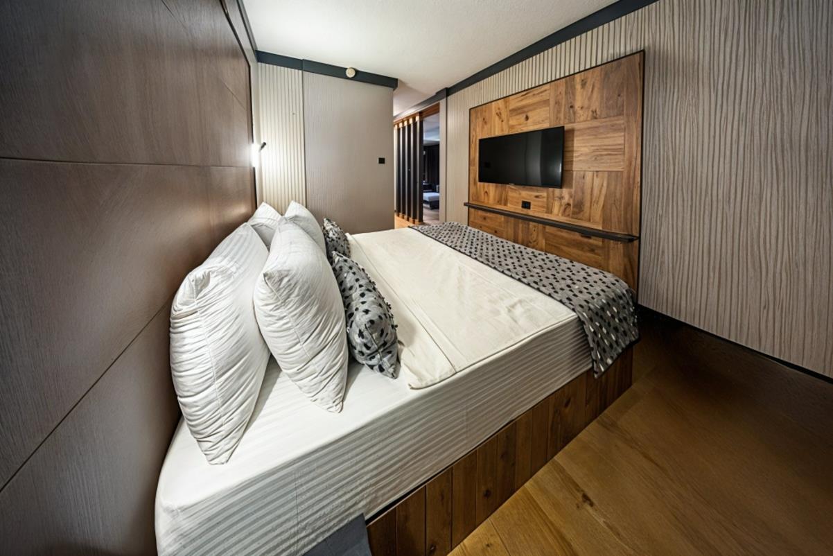 En fazla 2 yetişkin + 1 çocuk veya 1 yetişkin + 1 çocuk.