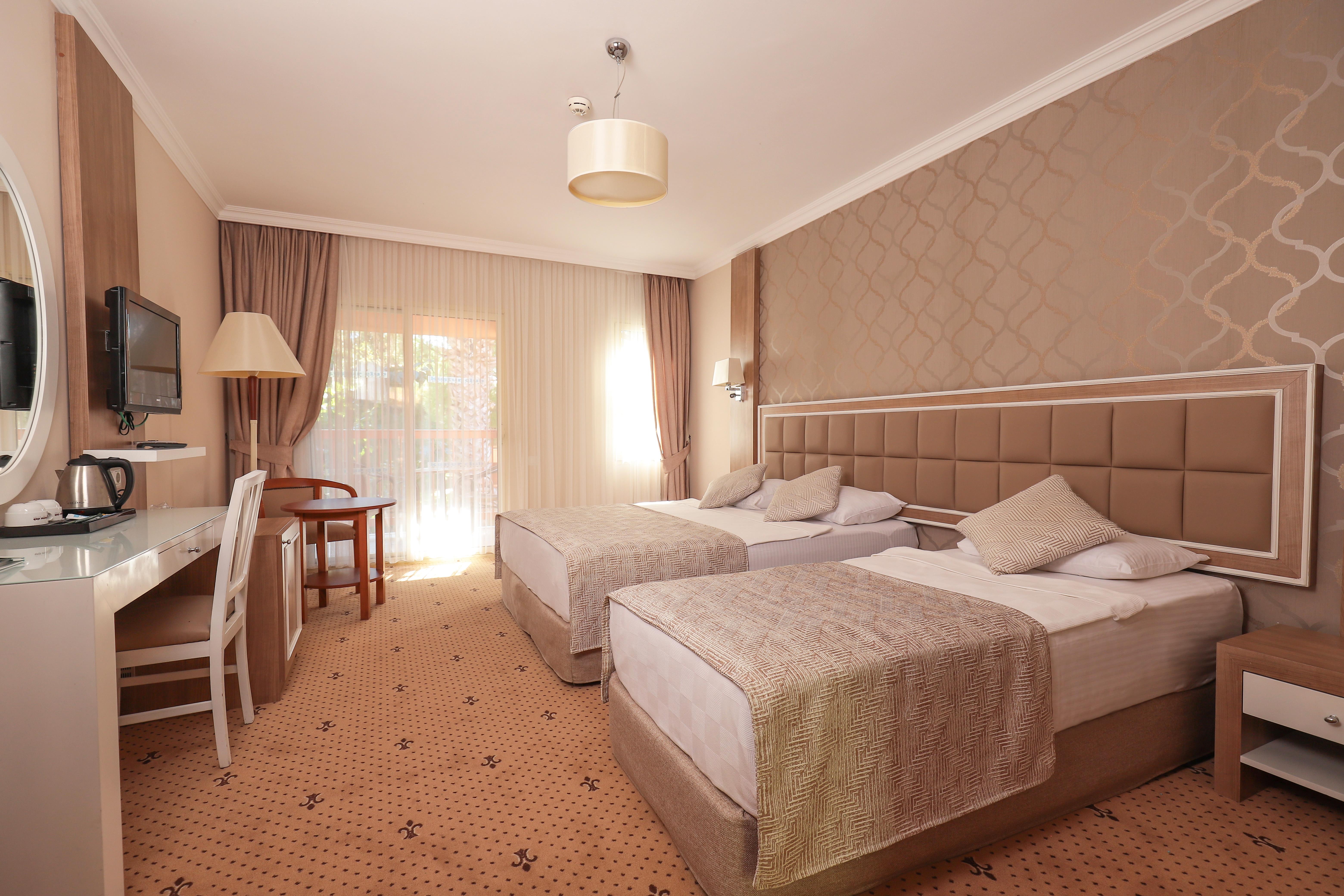 En fazla 3 yetişkin veya 2 yetişkin + 2 çocuk.