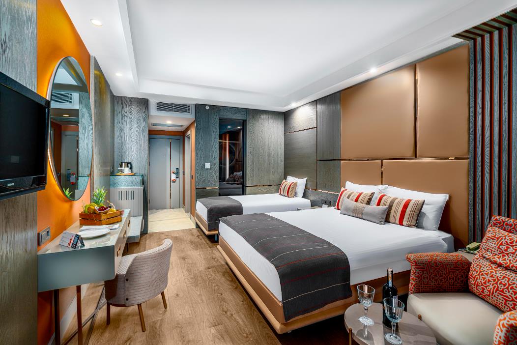 En fazla 3 yetişkin veya 2 yetişkin + 1 çocuk.