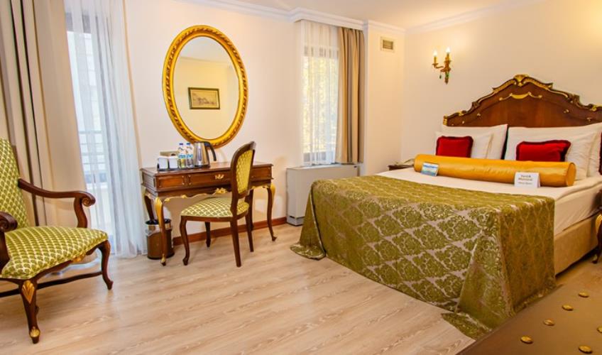 En fazla 3 yetişkin.