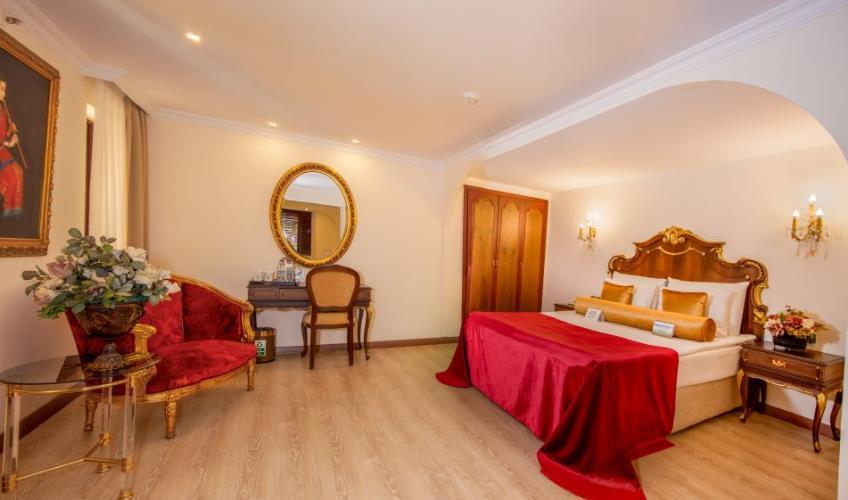 En fazla 2 yetişkin + 1 bebek (0-2 yaş).