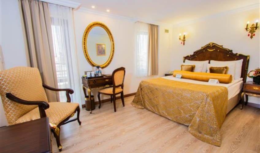 En fazla 2 yetişkin + 1 bebek (0-2 yaş).