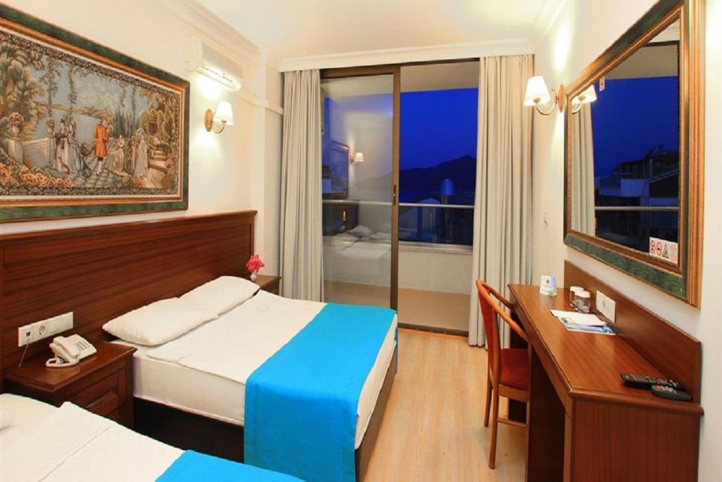 En fazla 3 yetişkin veya 2 yetişkin + 1 çocuk.