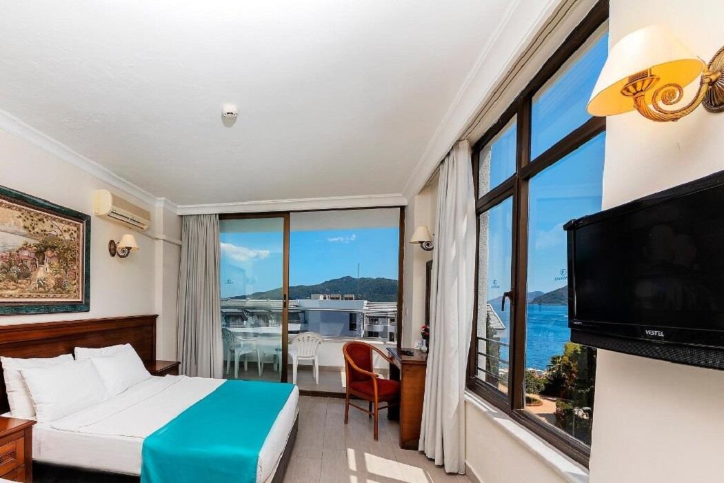 En fazla 3 yetişkin veya 2 yetişkin + 1 çocuk.