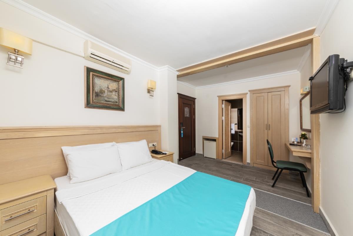 En fazla 3 yetişkin veya 2 yetişkin + 1 çocuk.