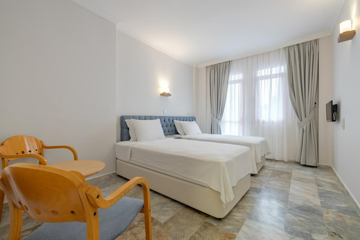 En fazla 2 yetişkin + 1 çocuk veya 1 yetişkin + 1 çocuk.