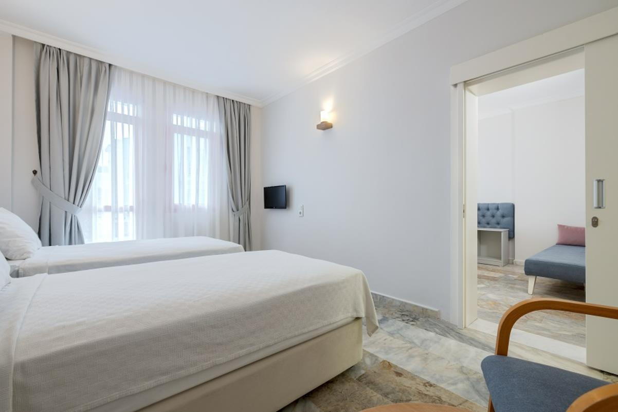 En az 2 yetişkin, En fazla 4 yetişkin veya 3 yetişkin + 1 çocuk.