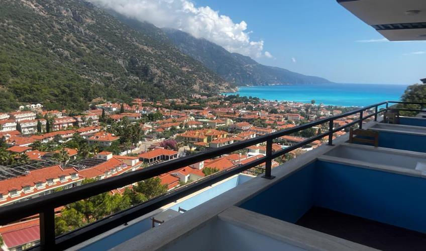 En fazla 2 yetişkin + 1 çocuk + 1 bebek (0-2 yaş) veya 1 yetişkin + 1 çocuk + 1 bebek (0-2 yaş).