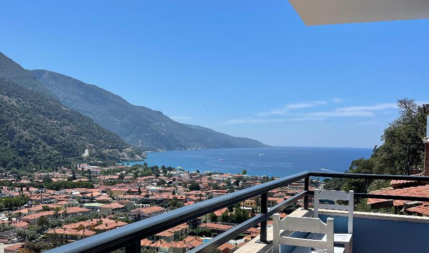 En fazla 2 yetişkin + 1 çocuk + 1 bebek (0-2 yaş) veya 1 yetişkin + 1 çocuk + 1 bebek (0-2 yaş).