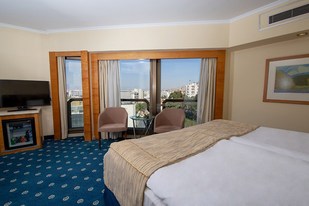 En fazla 2 yetişkin + 1 çocuk veya 1 yetişkin + 1 çocuk.