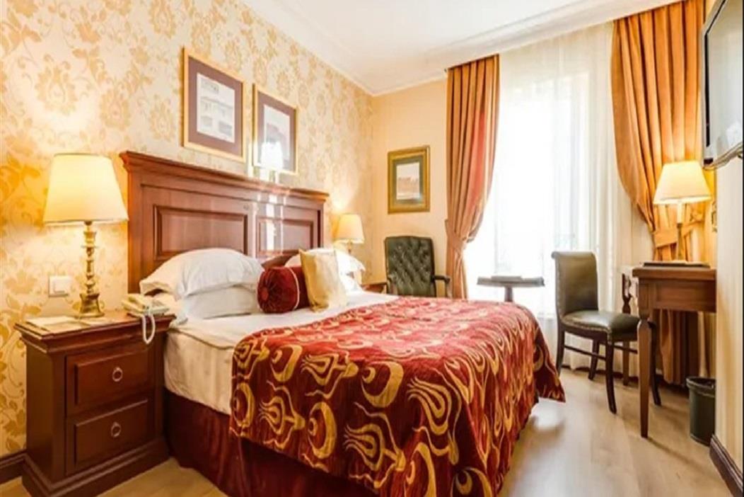 En fazla 3 yetişkin veya 2 yetişkin + 1 çocuk.