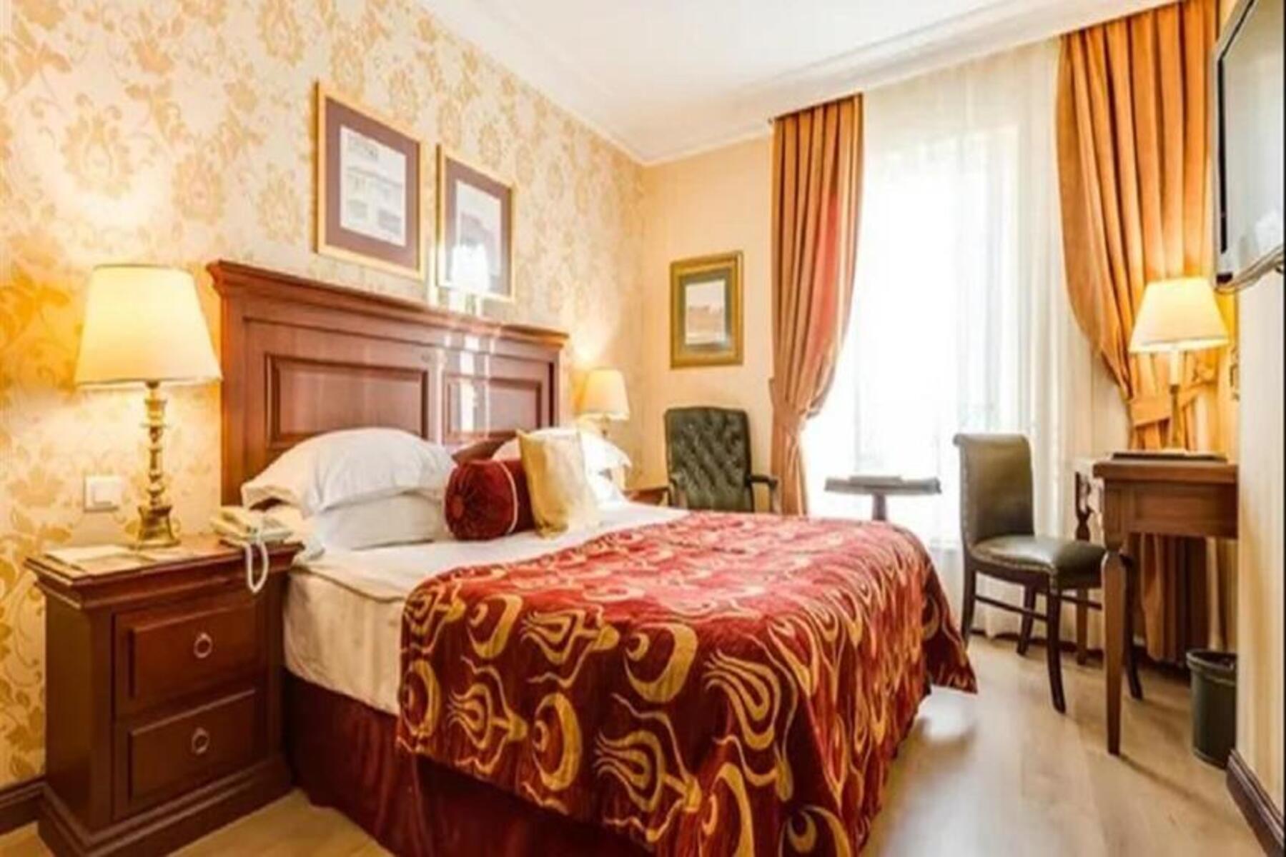 En fazla 3 yetişkin veya 2 yetişkin + 1 çocuk.