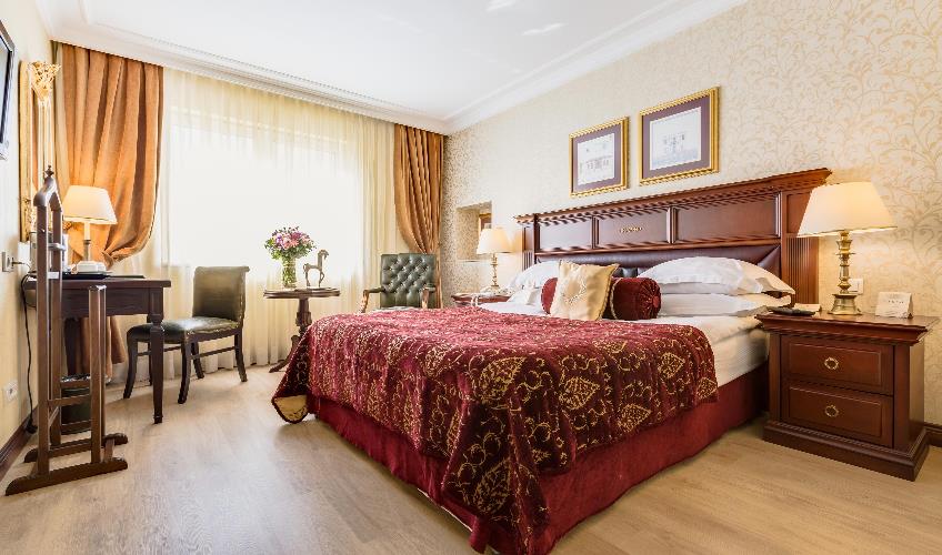 En fazla 1 yetişkin.