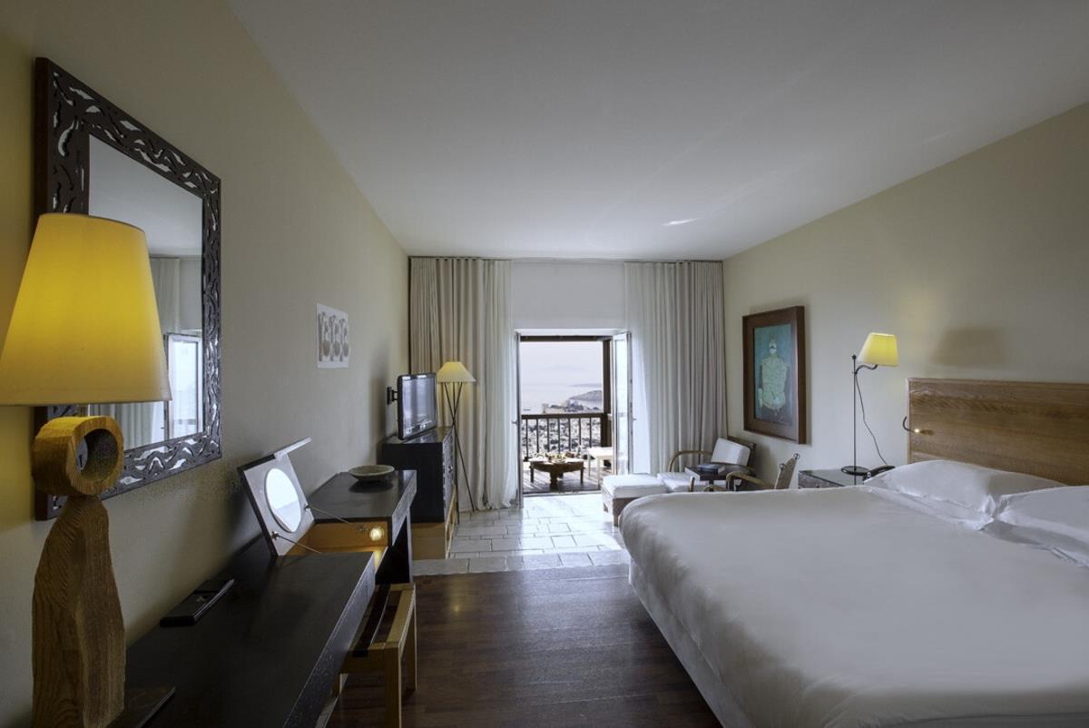 En fazla 3 yetişkin.