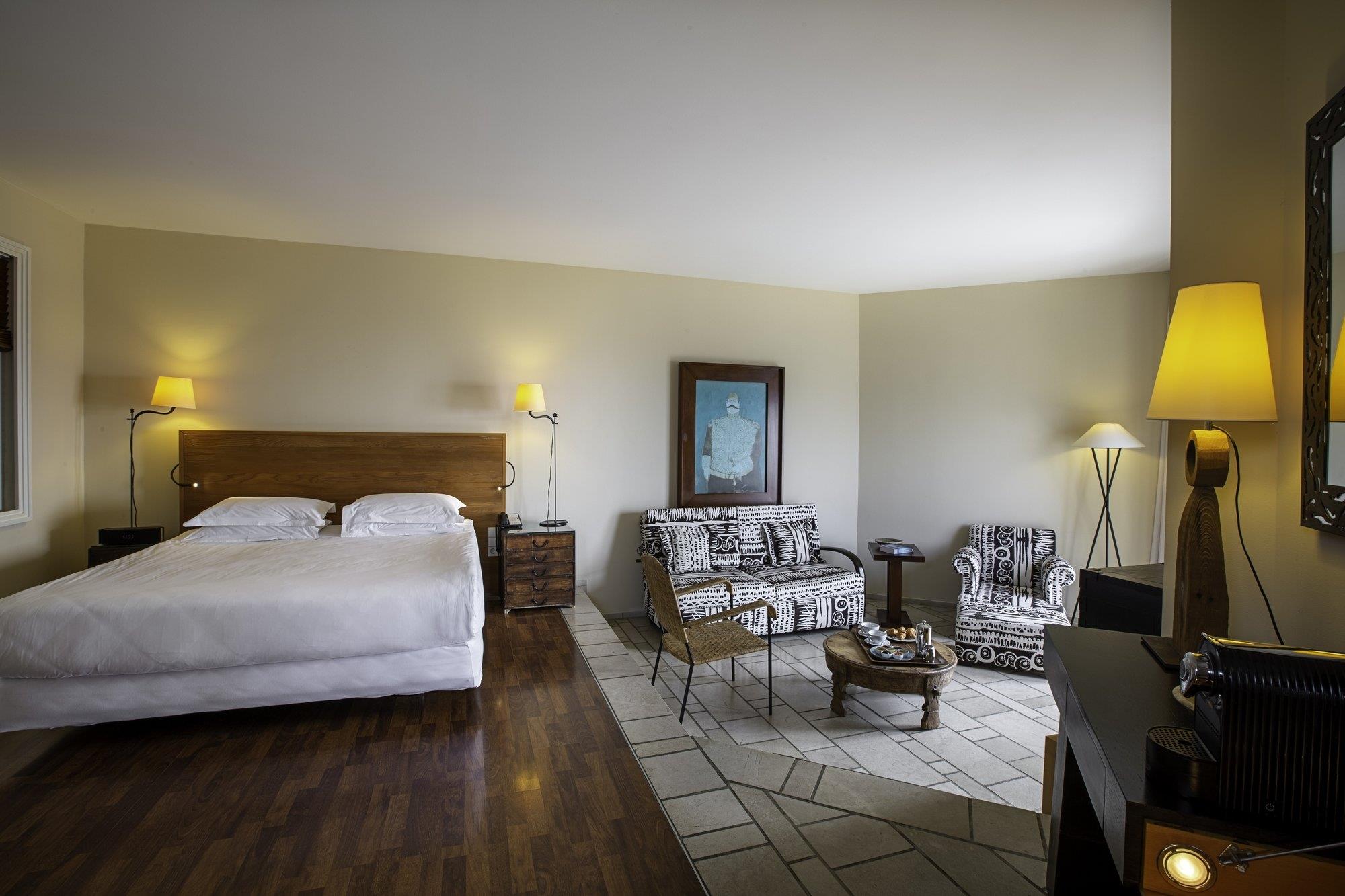 En fazla 3 yetişkin.