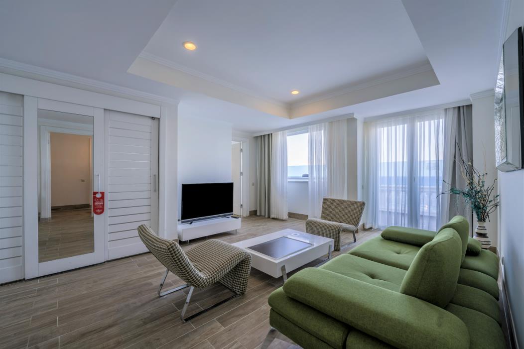 En az 2 yetişkin, En fazla 4 yetişkin.