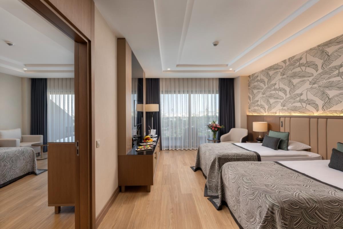 En az 2 yetişkin, En fazla 4 yetişkin veya 3 yetişkin + 1 çocuk.