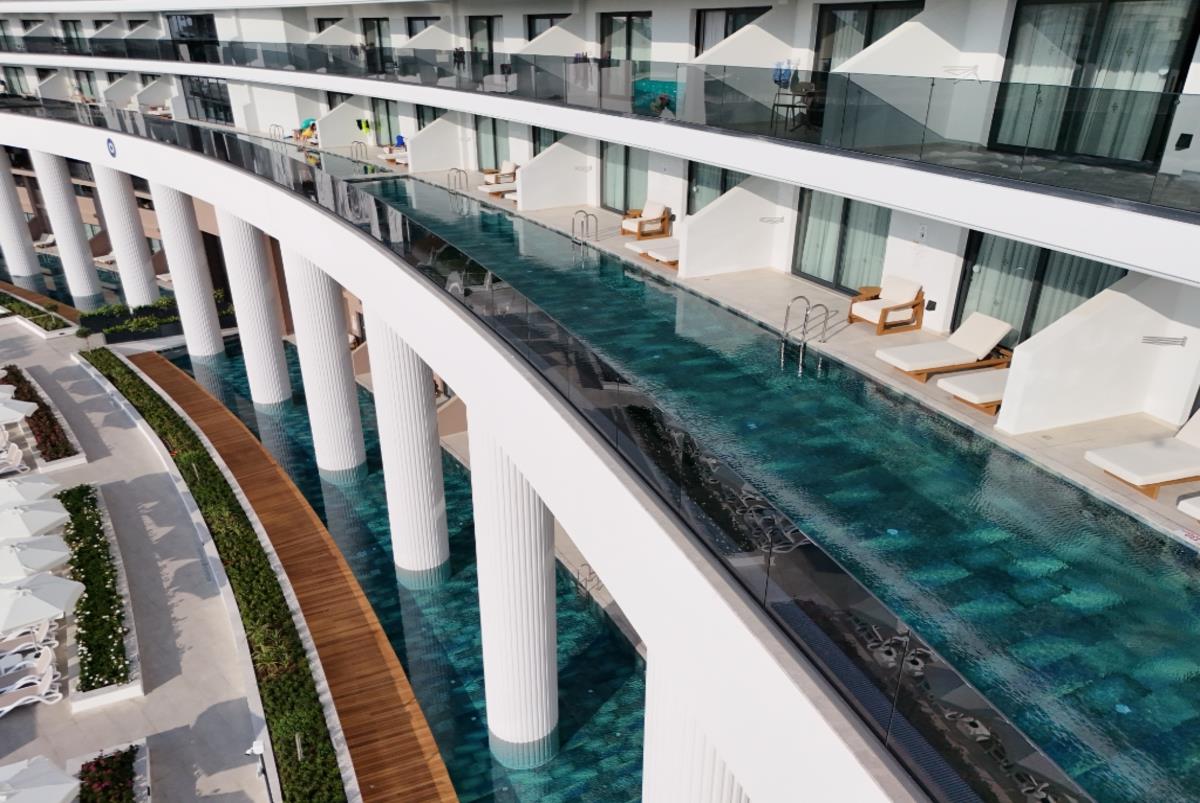 En az 2 yetişkin, En fazla 4 yetişkin veya 3 yetişkin + 1 çocuk.