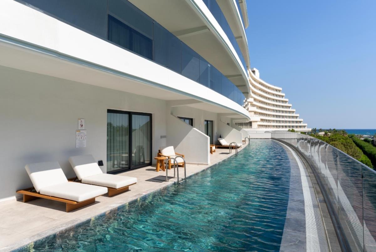 En fazla 3 yetişkin + 1 çocuk veya 2 yetişkin + 2 çocuk.