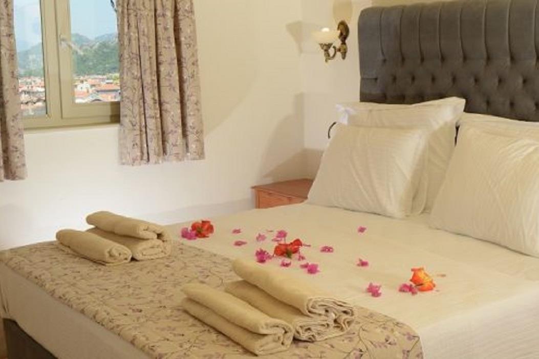 En fazla 4 yetişkin.