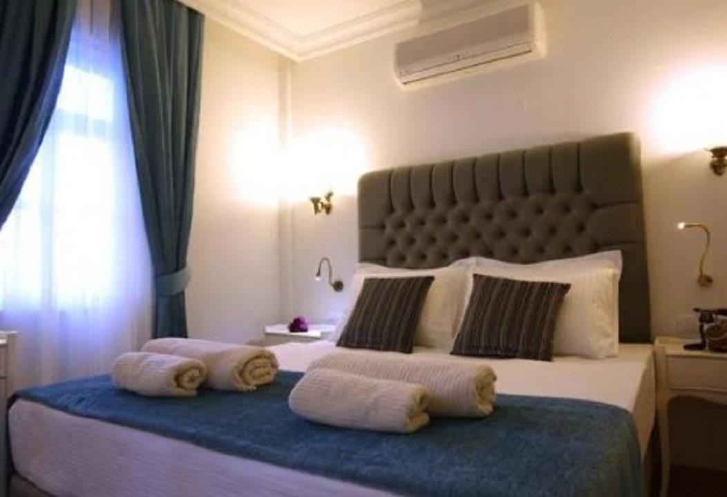 En fazla 3 yetişkin.