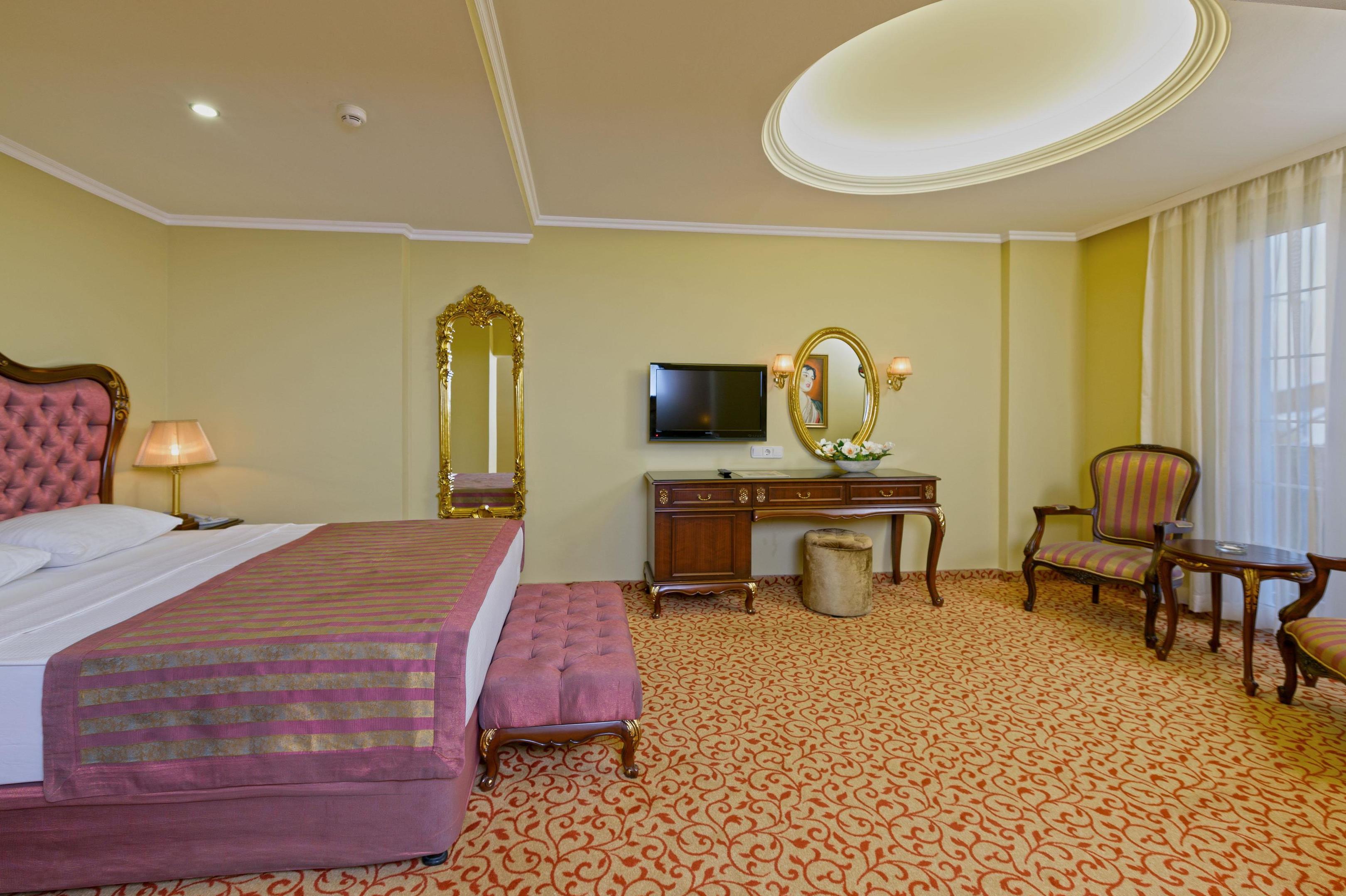 En fazla 3 yetişkin.