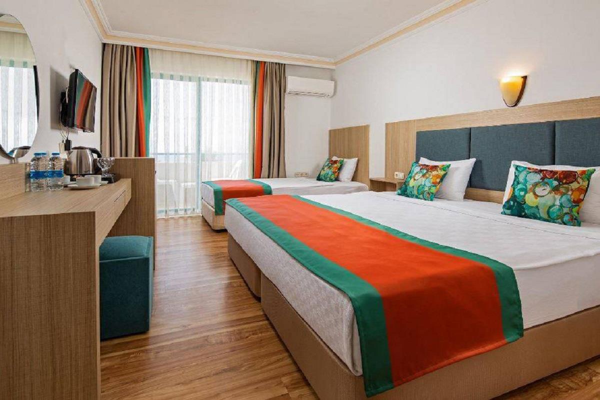 En az 2 yetişkin, En fazla 4 yetişkin veya 3 yetişkin + 1 çocuk.