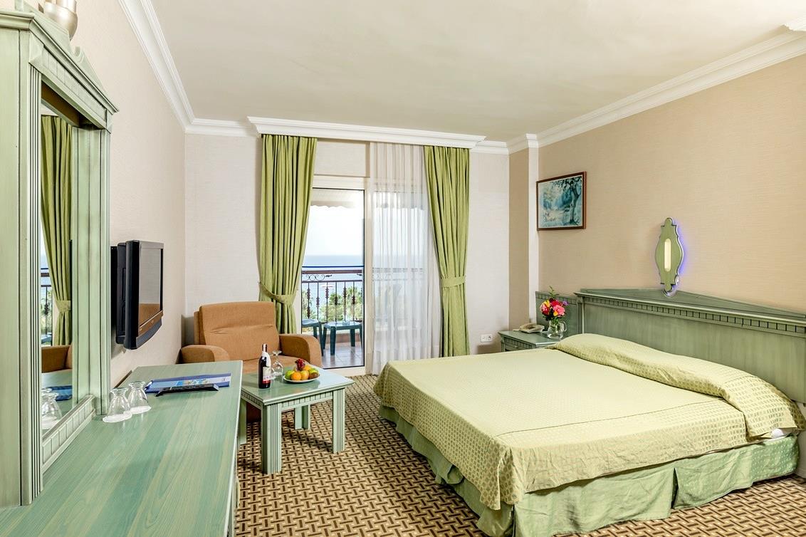 En fazla 3 yetişkin + 1 çocuk veya 2 yetişkin + 2 çocuk.