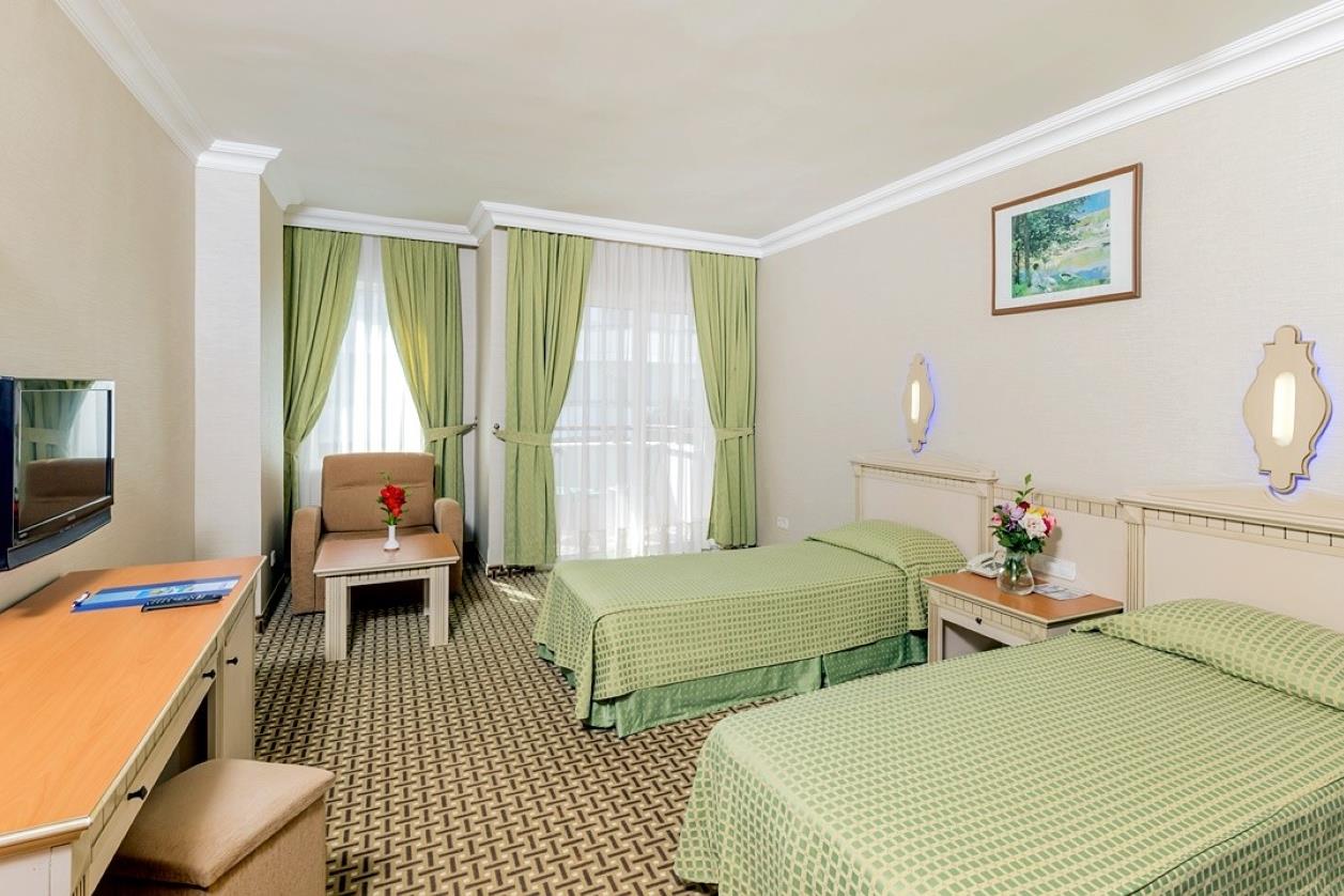 En fazla 3 yetişkin + 1 çocuk veya 2 yetişkin + 2 çocuk.