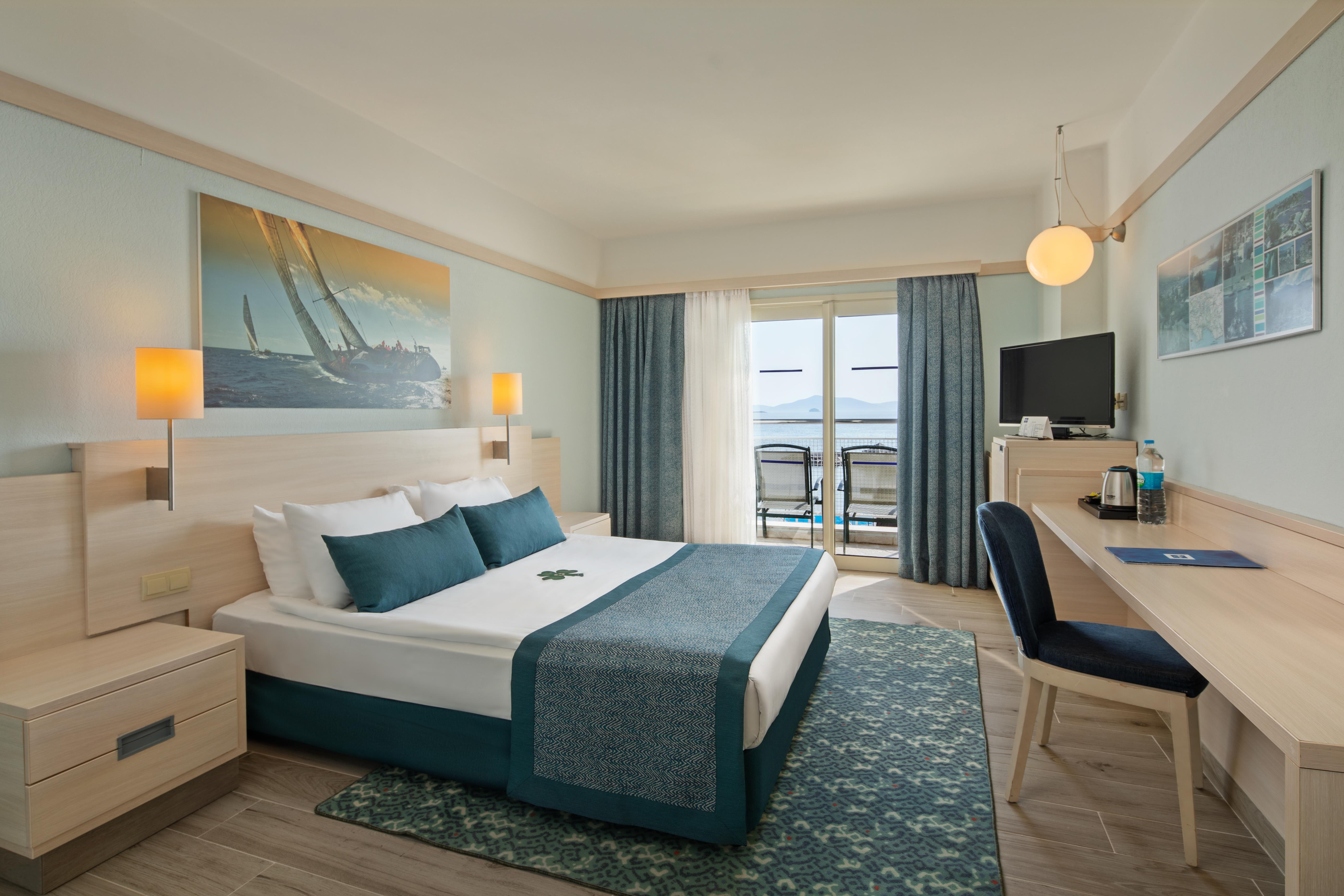 En fazla 3 yetişkin veya 2 yetişkin + 1 çocuk.