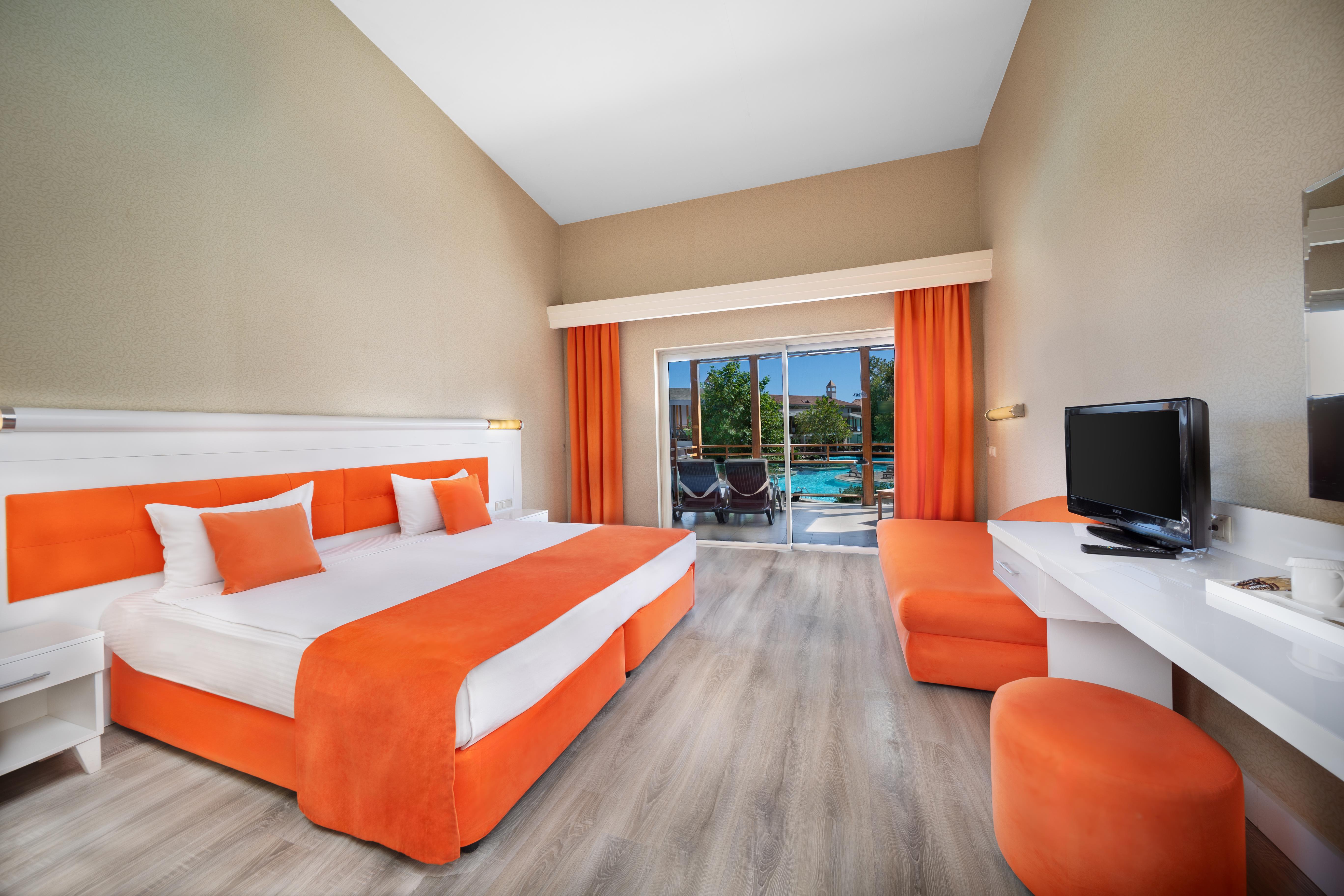 En fazla 3 yetişkin veya 2 yetişkin + 1 çocuk.