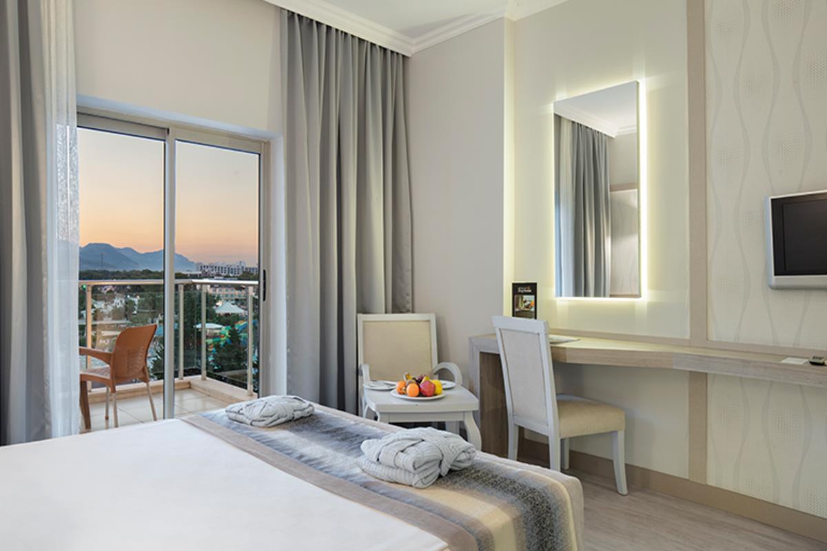 En fazla 3 yetişkin + 1 çocuk veya 2 yetişkin + 2 çocuk.