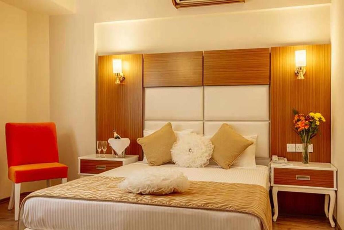 En fazla 3 yetişkin veya 2 yetişkin + 1 çocuk.