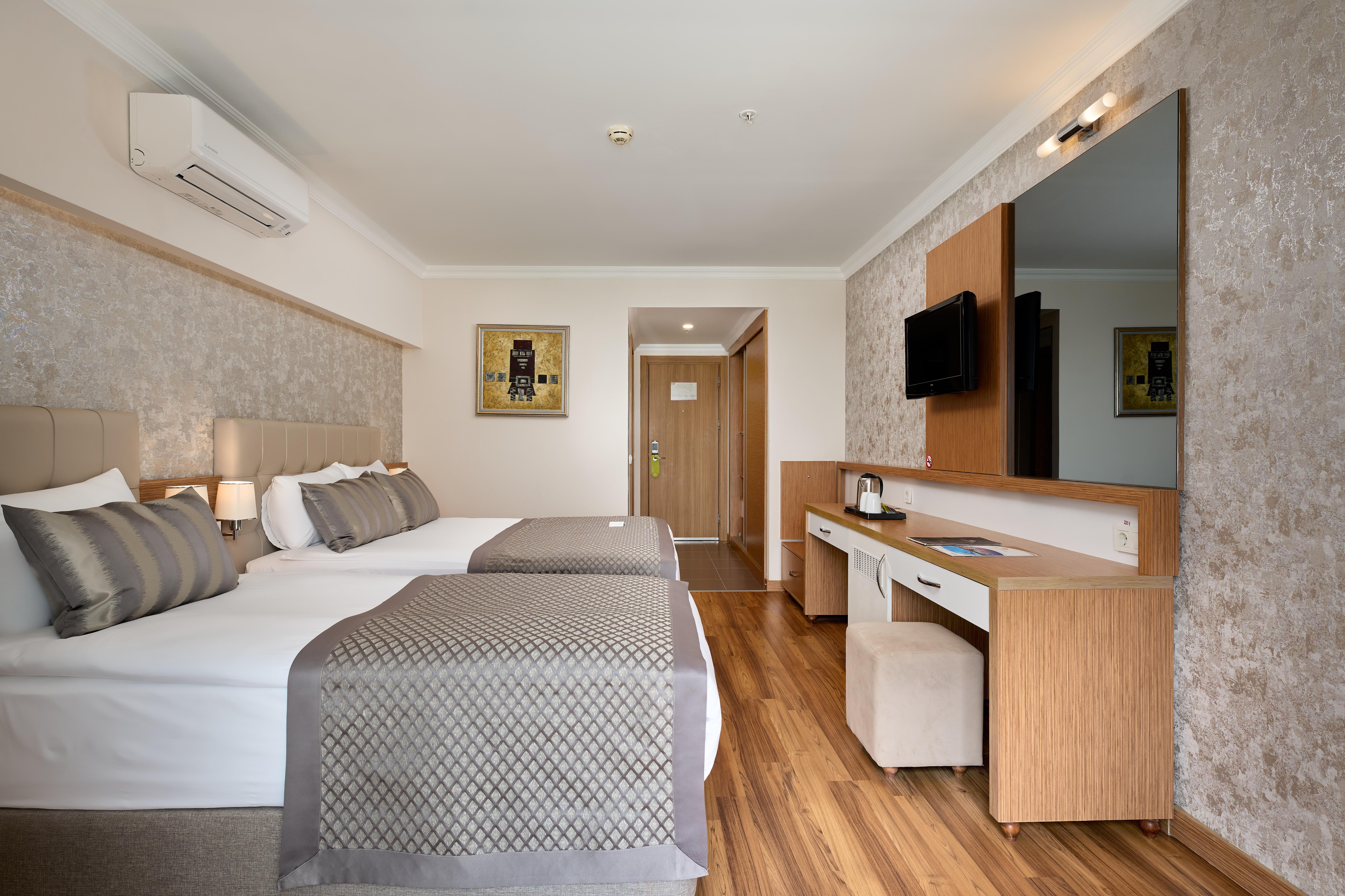 En fazla 3 yetişkin veya 2 yetişkin + 2 çocuk.