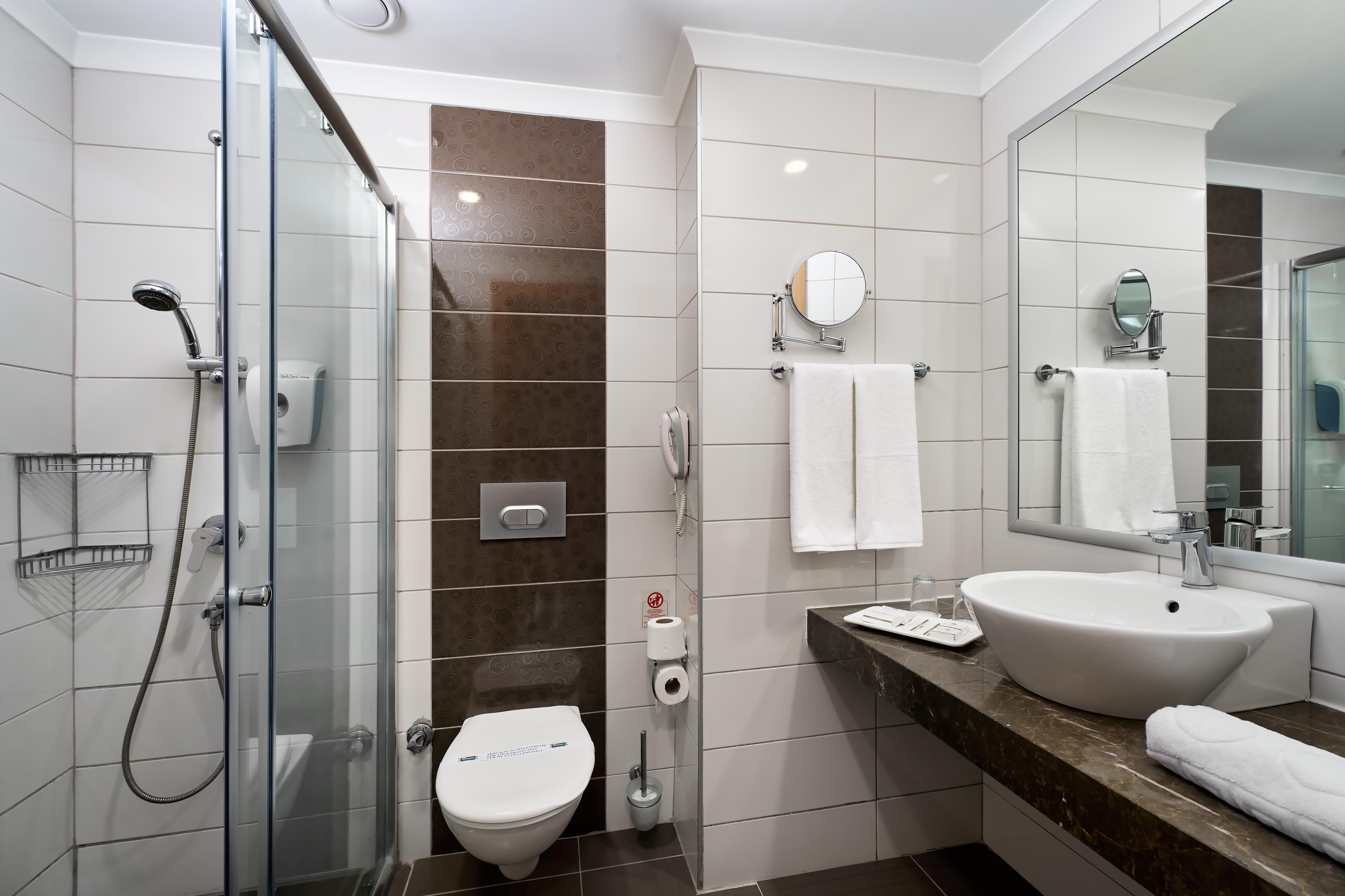 En fazla 3 yetişkin veya 2 yetişkin + 2 çocuk.