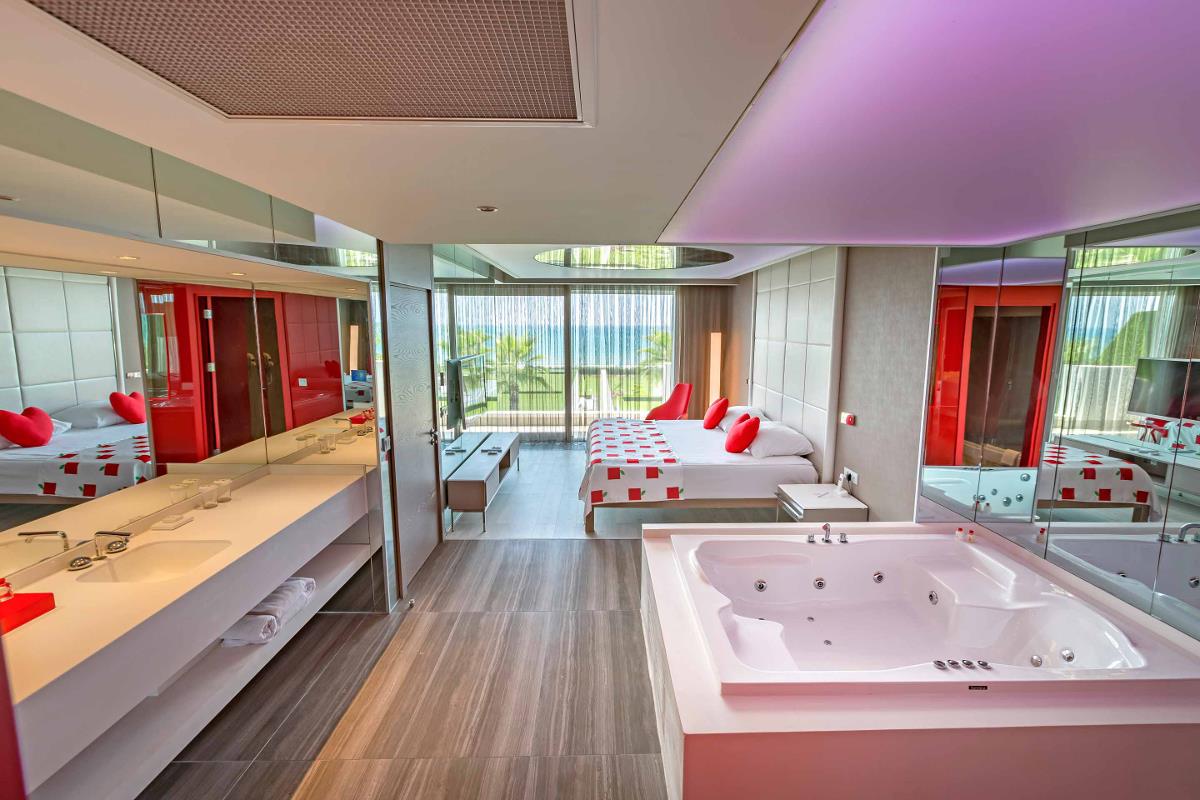 En az 3 yetişkin, En fazla 3 yetişkin.