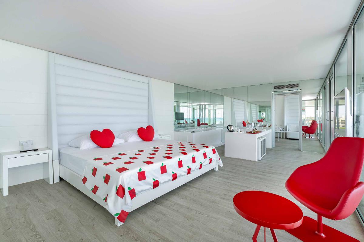 En az 3 yetişkin, En fazla 3 yetişkin.